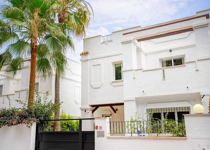 Townhouse In Naranjos Marbella